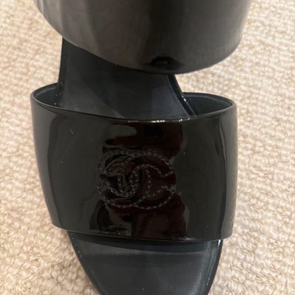CHANEL Black Patent Shoes, Size 36.5 - Picture 2 of 4
